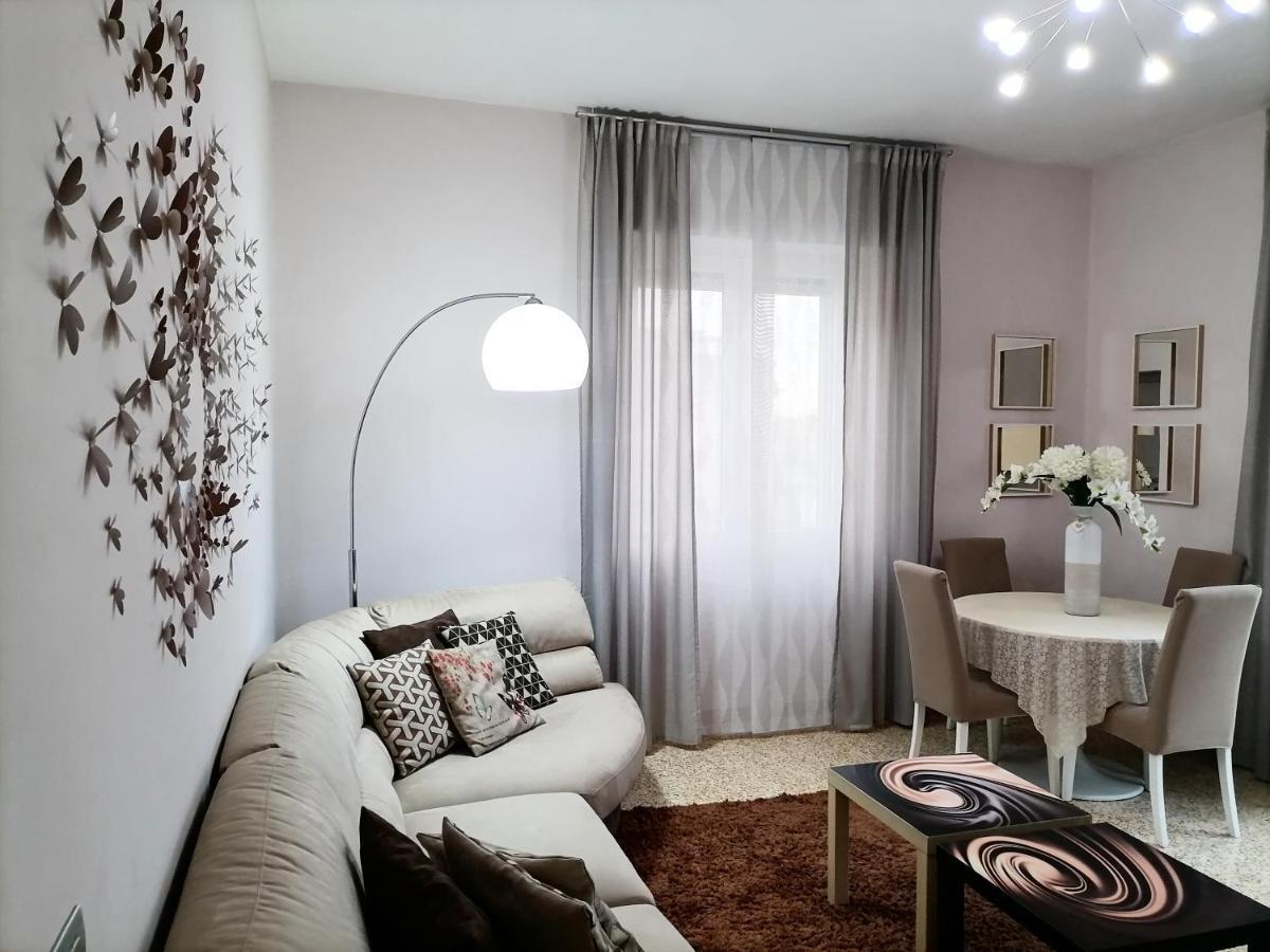 Apartament La Casa Di Giulia Caserta Zewnętrze zdjęcie