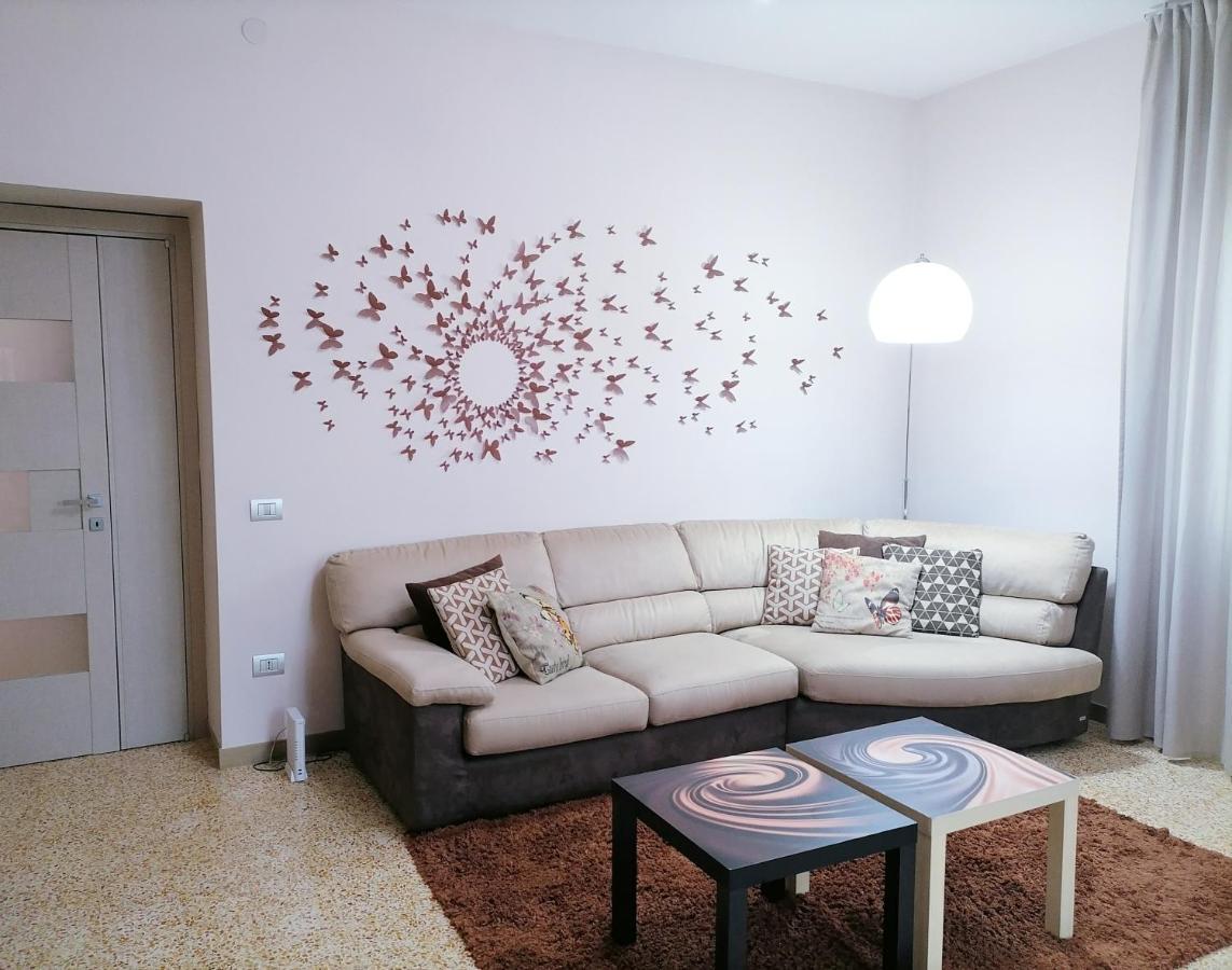 Apartament La Casa Di Giulia Caserta Zewnętrze zdjęcie